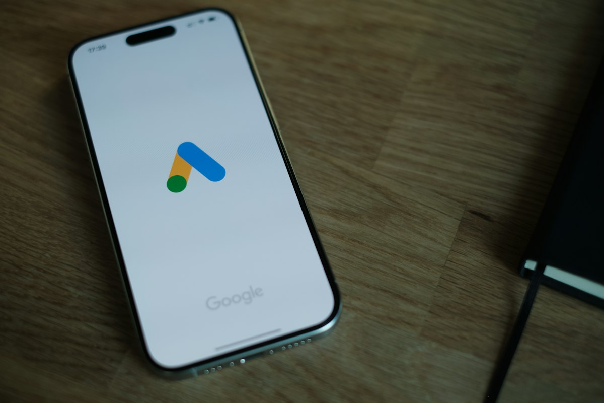 Smartphone sotto 400 euro: Google Pixel 10a, Nothing Phone (3a) e le alternative
